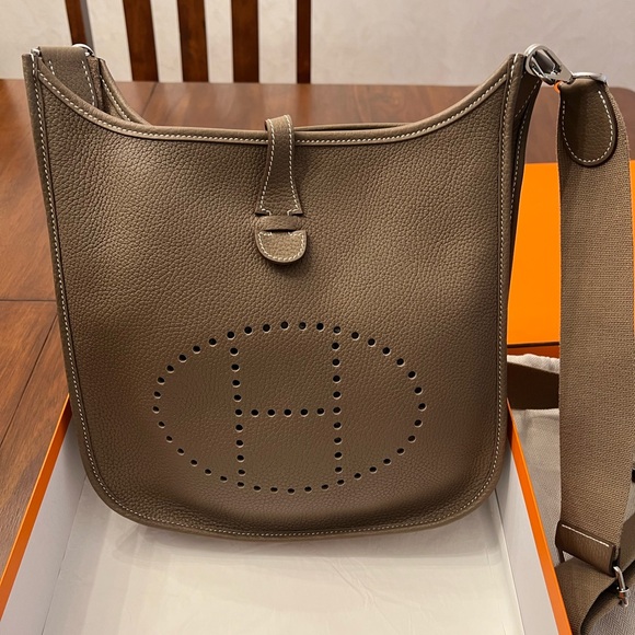 HERMES
Taurillon Clemence Evelyne III PM Etoupe - Picture 7 of 11